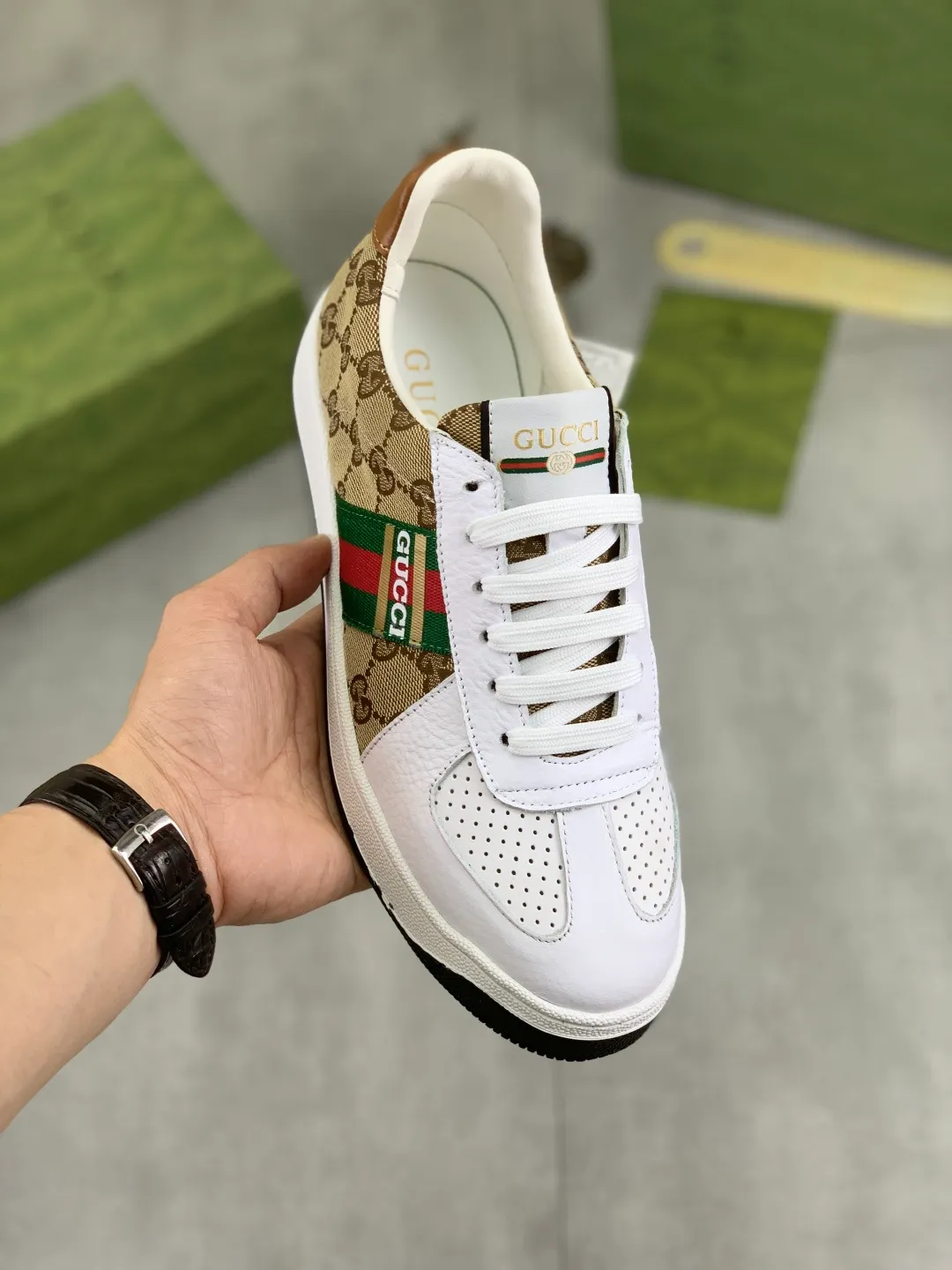 Men's shoes 💰P400💰【New model】 🆘 The latest model from Gucci official website 🎁 Classic casual and fashionable men's shoes 👟 Hot model 💥 Simple and elegant style, exclusive for trendy men. Unique latest brand elements from the official website 👑 Original Gucci decoration, fashionable and generous, made of original soft calfskin fabric ➕ Comfortable soft pigskin lining ✅Wear-resistant rubber outsole designated on the official website_Full of elasticity, the classic model taken at the counter 🎬Color: 4️⃣colors available😍Number of codes: 38-44 (45 46 customized)